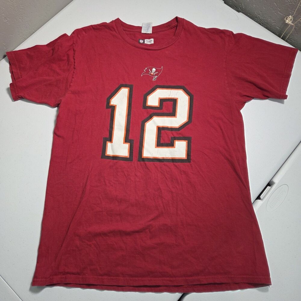Tom Brady Tampa Bay Buccaneers T-Shirt Mens M Red #12 NFL Team Apparel